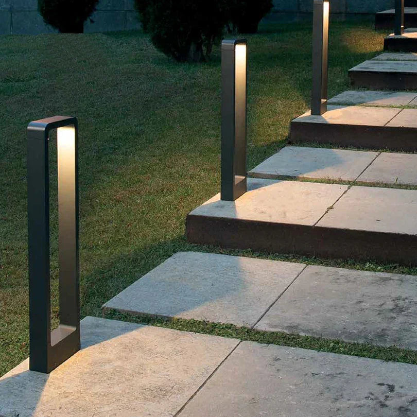 Lampe LED extérieure design moderne. Éclairage jardin, allée ou massif.  15W, robuste et résistant aux intempéries.