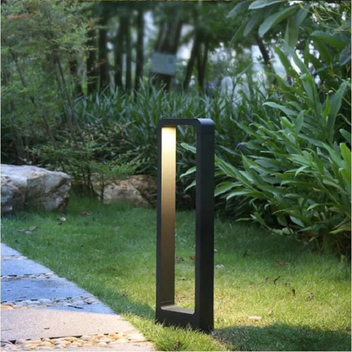 Lampe LED extérieure design moderne. Éclairage jardin, allée ou massif.  15W, robuste et résistant aux intempéries.