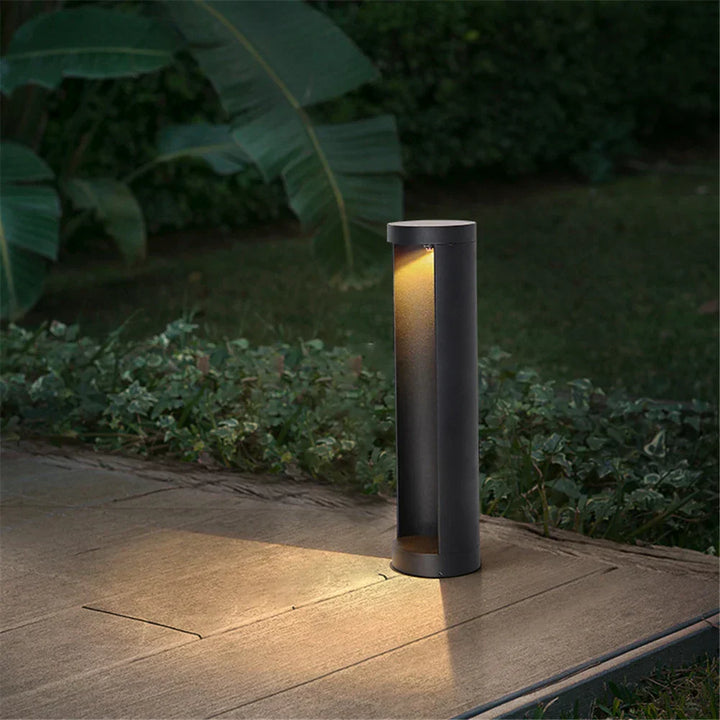 Lampe LED extérieure étanche IP65. Design élégant, éclairage jardin, résistant aux intempéries.