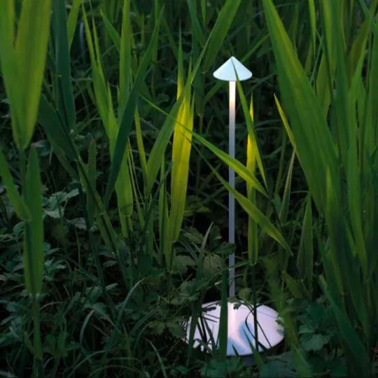 Lampe LED minimaliste, étanche et dimmable. Design moderne, blanc. Idéale intérieur/extérieur.