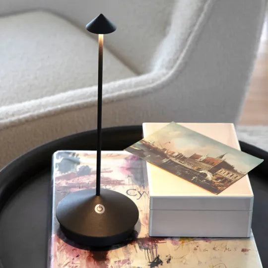 Lampe LED minimaliste, étanche et dimmable. Design moderne, blanc. Idéale intérieur/extérieur.