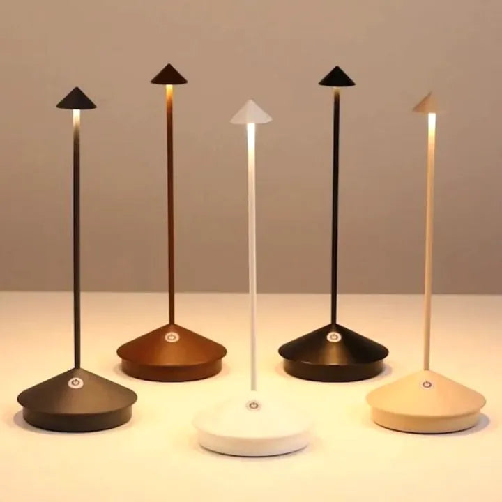 Lampe LED minimaliste, étanche et dimmable. Design moderne, blanc. Idéale intérieur/extérieur.