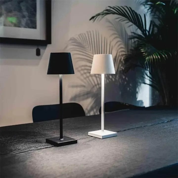 "Lampe LED sans fil Alexa, design moderne et élégant, étanche, couleur argent, éclairage doux et modulable, 38 cm de haut."