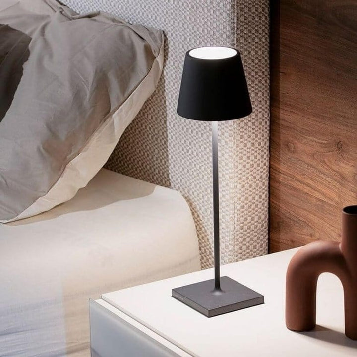 "Lampe LED sans fil Alexa, design moderne et élégant, étanche, couleur argent, éclairage doux et modulable, 38 cm de haut."