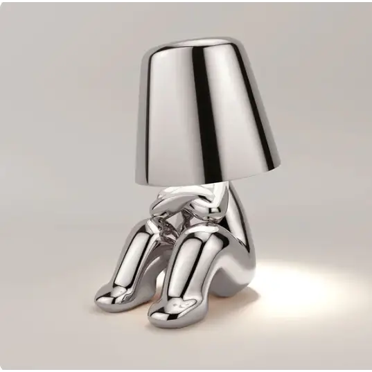 Lampe LED tactile or moderne, sans fil et rechargeable, design formes humaines, ambiance chaleureuse et décorative.