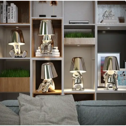 Lampe LED tactile or moderne, sans fil et rechargeable, design formes humaines, ambiance chaleureuse et décorative.