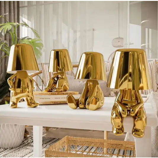 Lampe LED tactile or moderne, sans fil et rechargeable, design formes humaines, ambiance chaleureuse et décorative.