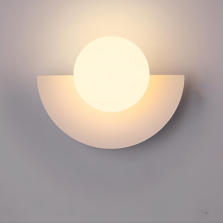Lampe murale design nordique moderne. Demi-cercle élégant, lumière douce et tamisée.