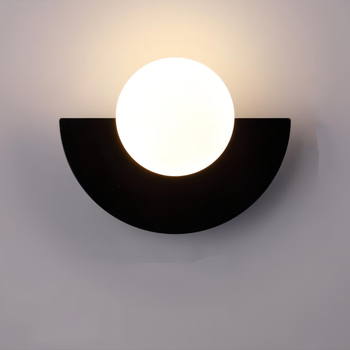 Lampe murale design nordique moderne. Demi-cercle élégant, lumière douce et tamisée.