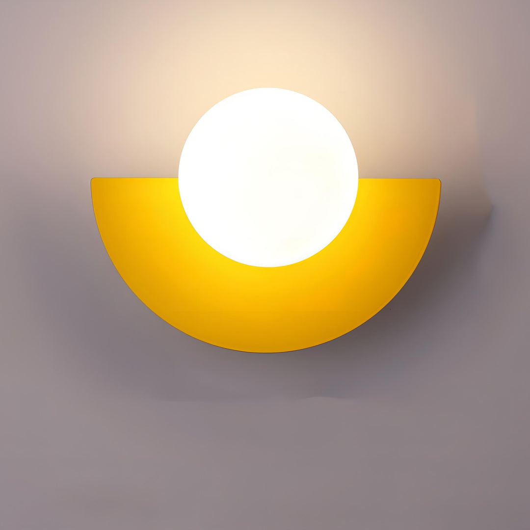 Lampe murale design nordique moderne. Demi-cercle élégant, lumière douce et tamisée.