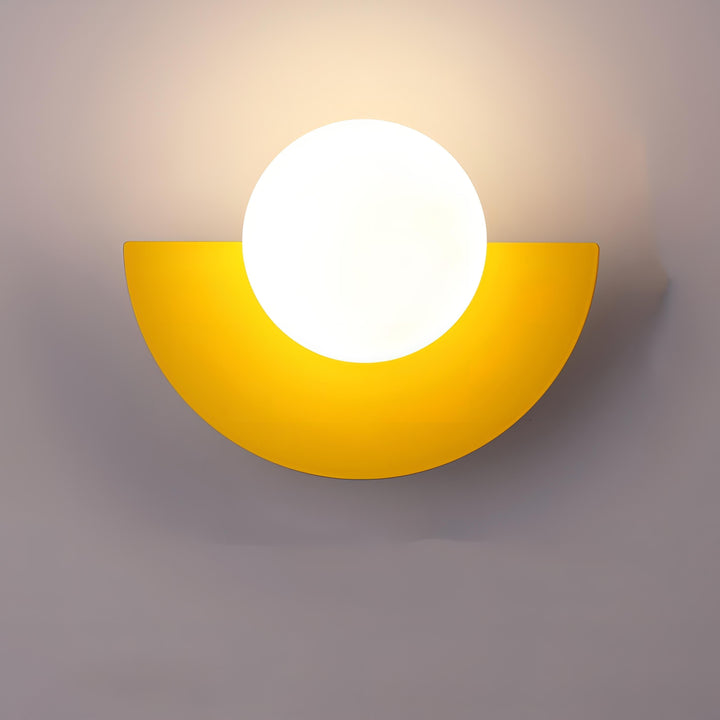 Lampe murale design nordique moderne. Demi-cercle élégant, lumière douce et tamisée.