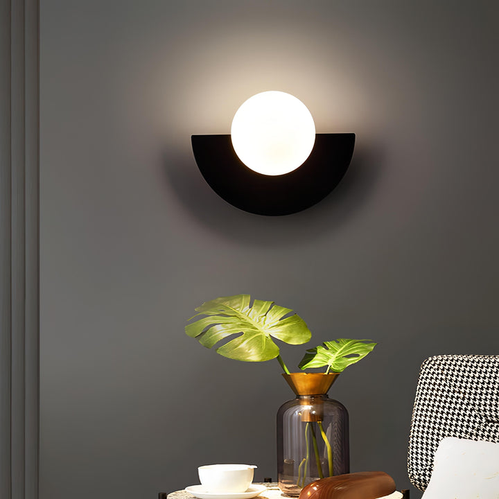 Lampe murale design nordique moderne. Demi-cercle élégant, lumière douce et tamisée.