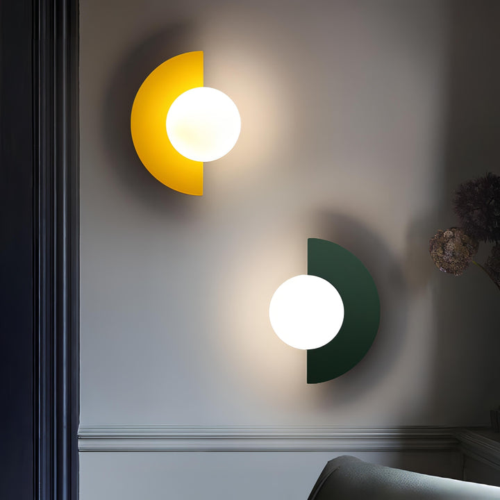 Lampe murale design nordique moderne. Demi-cercle élégant, lumière douce et tamisée.