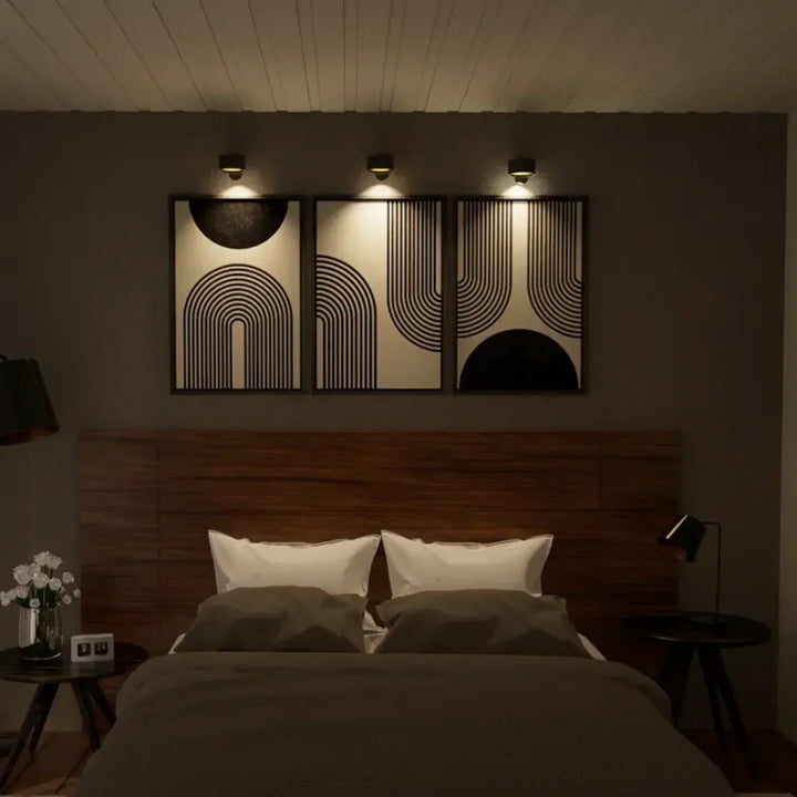 Lampe murale LED adhésive sans fil. Design élégant, éclairage doux.  Idéale salon, chambre.