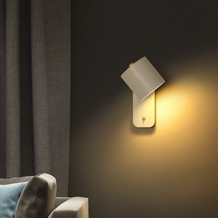 Lampe murale LED sans fil, détecteur mouvement, recharge USB. Design moderne, éclairage pratique.
