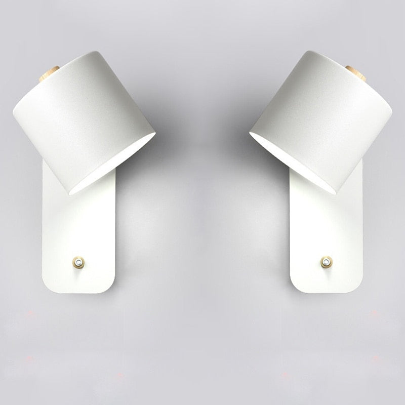 Lampe murale LED sans fil, détecteur mouvement, recharge USB. Design moderne, éclairage pratique.