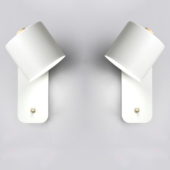 Lampe murale LED sans fil, détecteur mouvement, recharge USB. Design moderne, éclairage pratique.