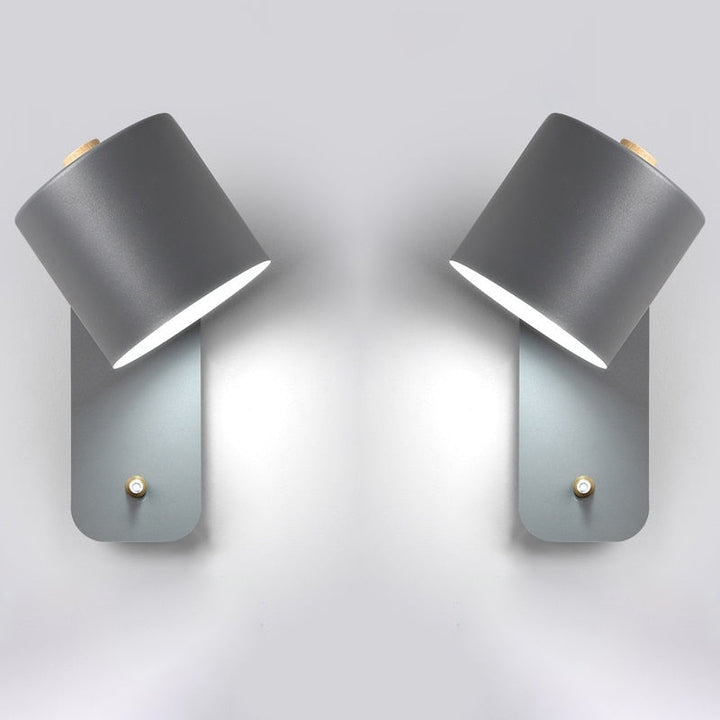 Lampe murale LED sans fil, détecteur mouvement, recharge USB. Design moderne, éclairage pratique.