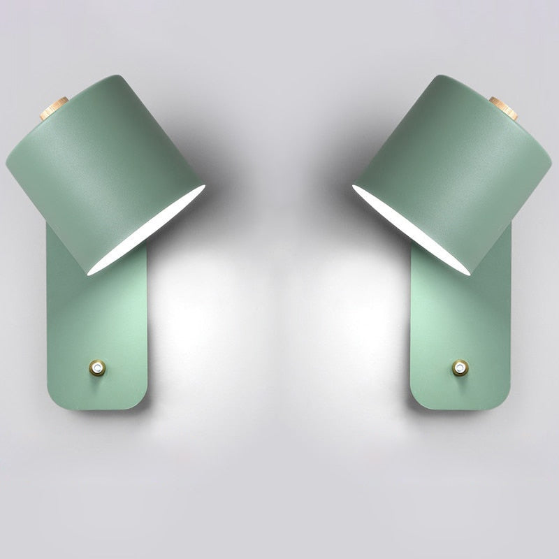 Lampe murale LED sans fil, détecteur mouvement, recharge USB. Design moderne, éclairage pratique.
