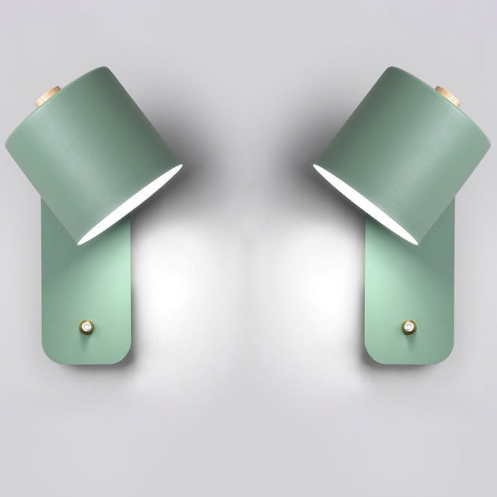 Lampe murale LED sans fil, détecteur mouvement, recharge USB. Design moderne, éclairage pratique.