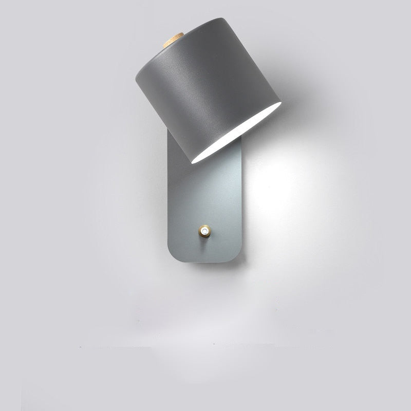 Lampe murale LED sans fil, détecteur mouvement, recharge USB. Design moderne, éclairage pratique.