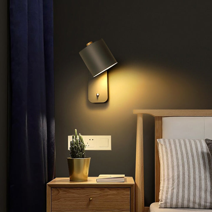 Lampe murale LED sans fil, détecteur mouvement, recharge USB. Design moderne, éclairage pratique.
