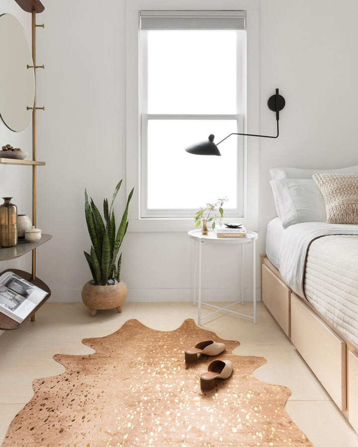"Lampe murale moderne avec bras orientable, design organique années 50, finition métal noir, idéale pour intérieur épuré."
