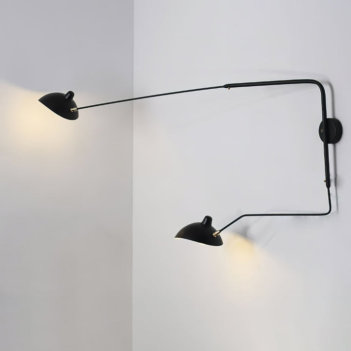 "Lampe murale moderne avec bras orientable, design organique années 50, finition métal noir, idéale pour intérieur épuré."