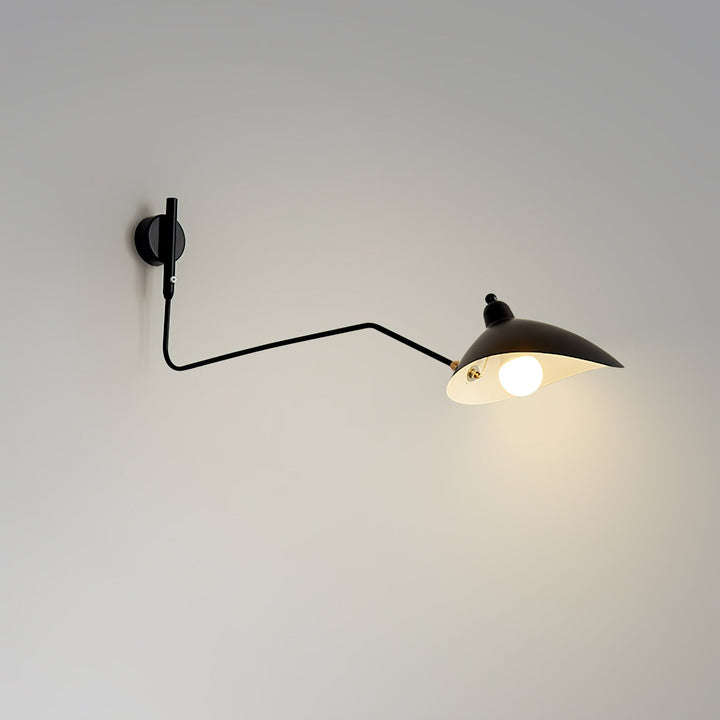 "Lampe murale moderne avec bras orientable, design organique années 50, finition métal noir, idéale pour intérieur épuré."