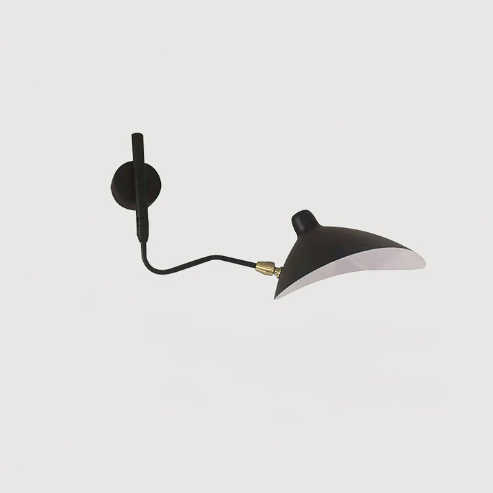 "Lampe murale moderne avec bras orientable, design organique années 50, finition métal noir, idéale pour intérieur épuré."