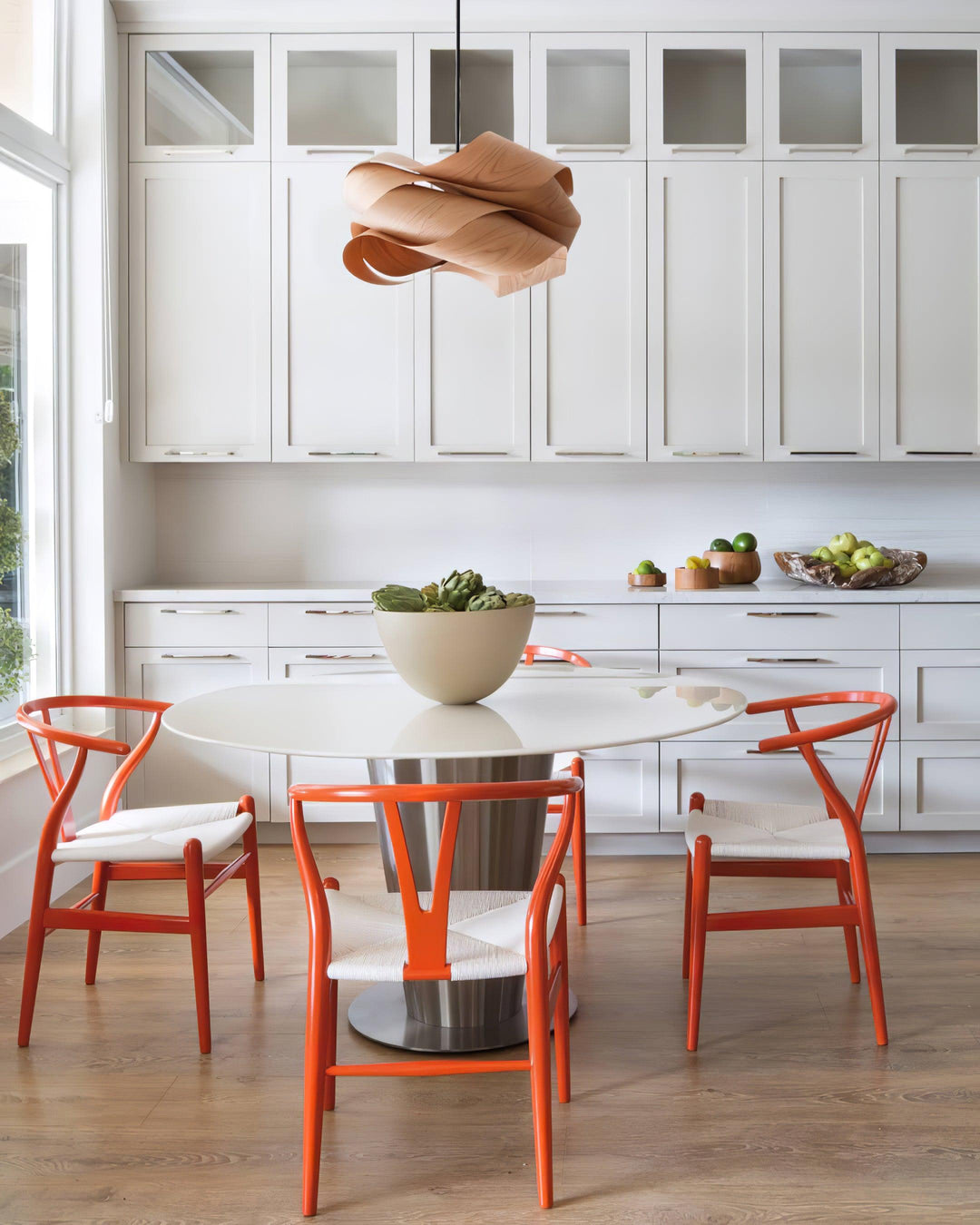 "Lampe pendante bois métal moderne, abat-jour artisanal, lumière douce, design contemporain, déco élégante."