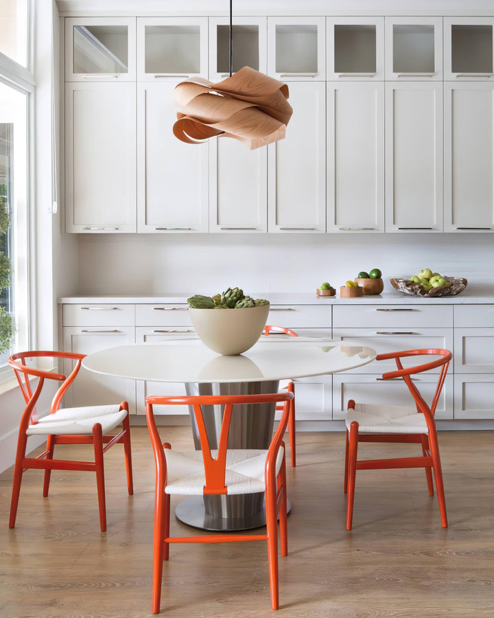 "Lampe pendante bois métal moderne, abat-jour artisanal, lumière douce, design contemporain, déco élégante."