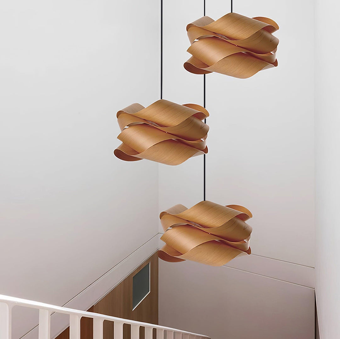 "Lampe pendante bois métal moderne, abat-jour artisanal, lumière douce, design contemporain, déco élégante."