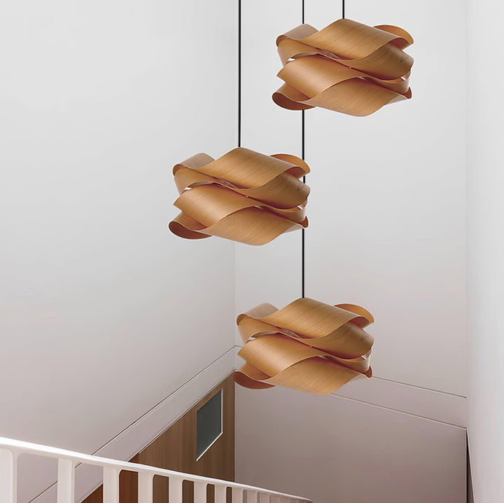 "Lampe pendante bois métal moderne, abat-jour artisanal, lumière douce, design contemporain, déco élégante."