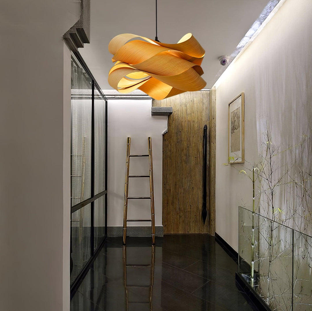 "Lampe pendante bois métal moderne, abat-jour artisanal, lumière douce, design contemporain, déco élégante."