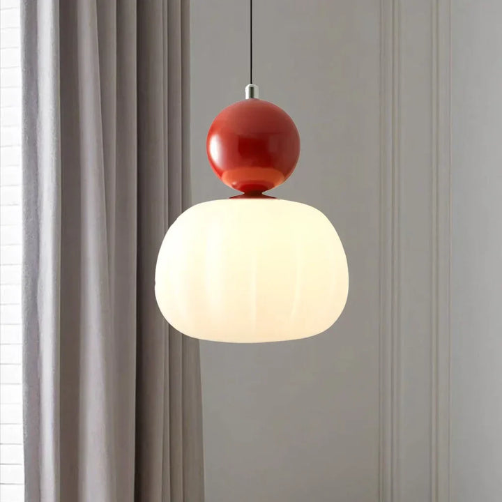 Lampe pendentif crème, style Art déco Bauhaus. Design élégant et intemporel pour intérieur.
