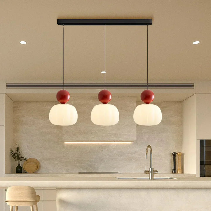 Lampe pendentif crème, style Art déco Bauhaus. Design élégant et intemporel pour intérieur.