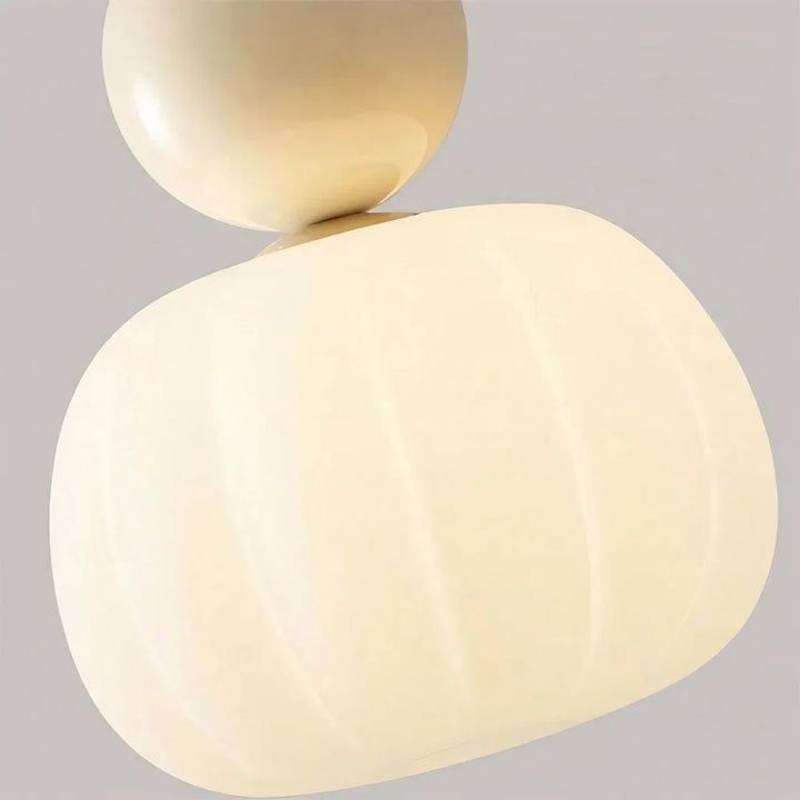Lampe pendentif crème, style Art déco Bauhaus. Design élégant et intemporel pour intérieur.