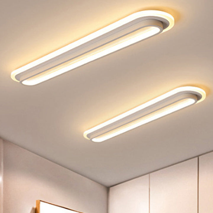 Lampe plafond ovale LED noir et blanc moderne, design épuré, diffuseur acrylique, élégance contemporaine pour intérieur.