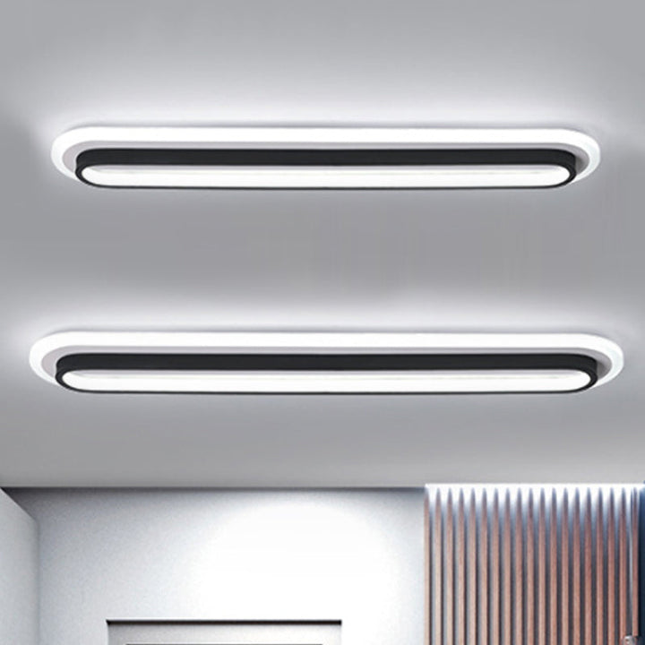 Lampe plafond ovale LED noir et blanc moderne, design épuré, diffuseur acrylique, élégance contemporaine pour intérieur.