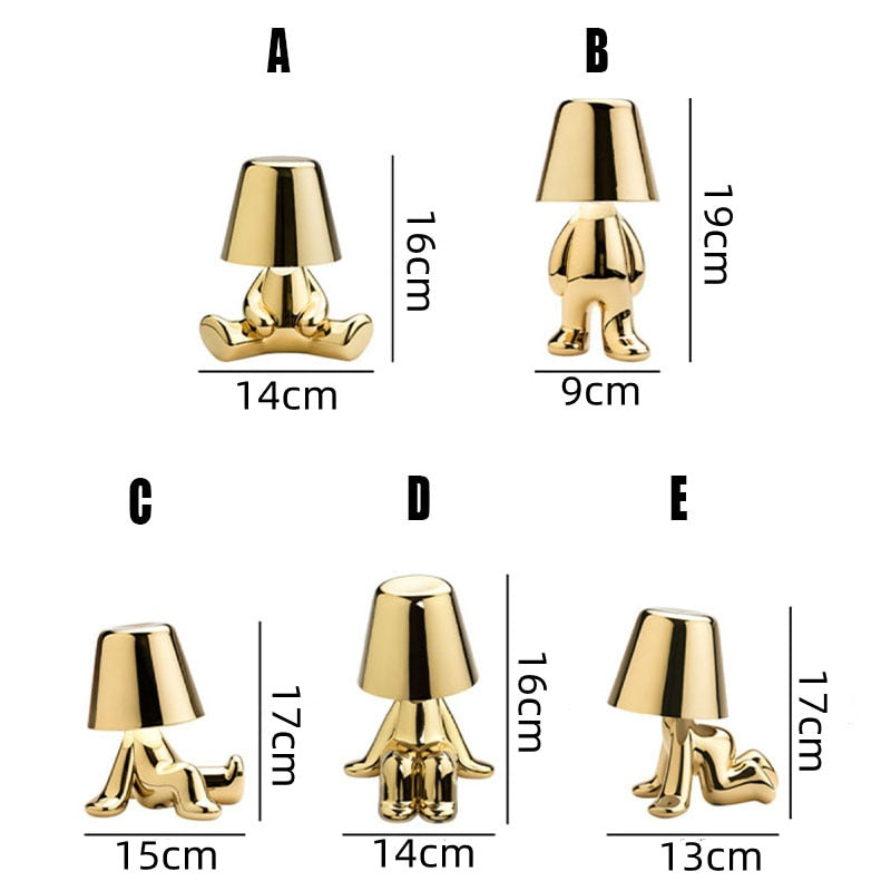 "Lampe sans fil moderne sur table, finition argentée, diffusant une douce lumière chaleureuse, design élégant et chic."