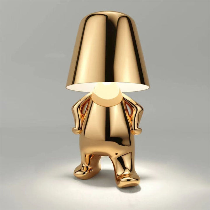"Lampe sans fil moderne sur table, finition argentée, diffusant une douce lumière chaleureuse, design élégant et chic."