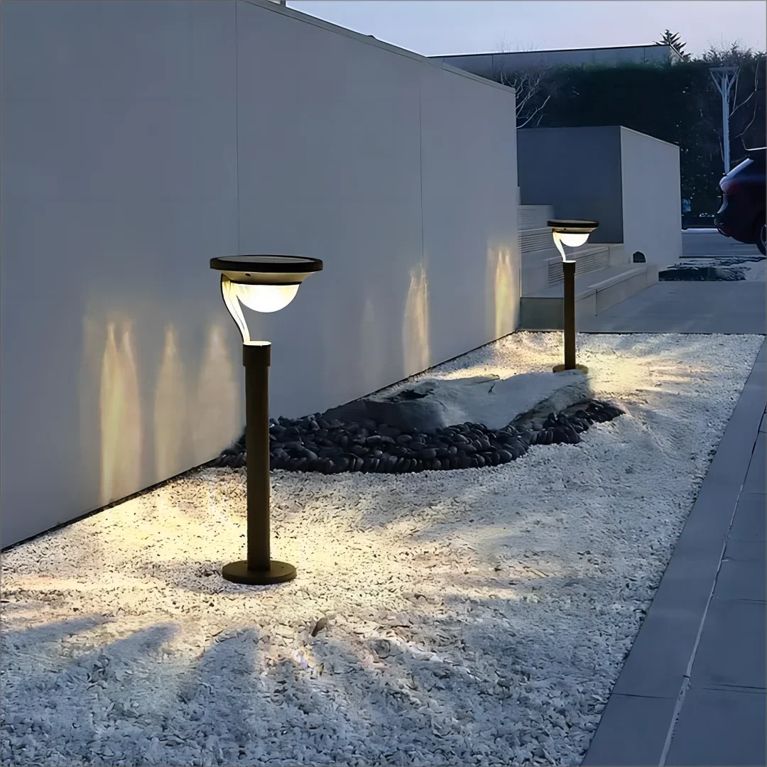 Lampe solaire extérieure puissante. Éclairage jardin, terrasse. Design moderne, résistant aux intempéries.
