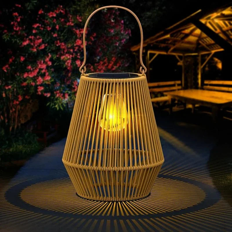 "Lampe solaire vintage extérieure LED, design rétro noir antique, éclairage éco-responsable pour jardin ou terrasse."