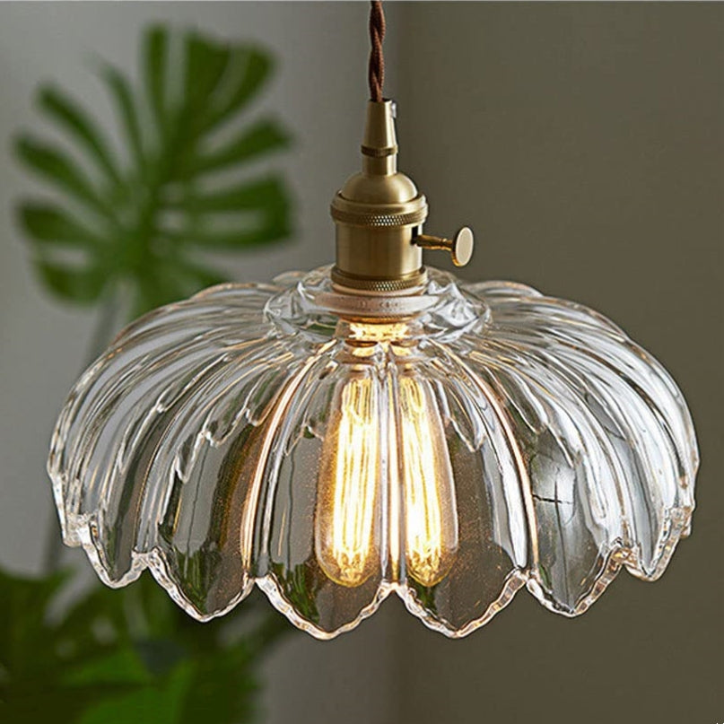 Lampe suspendue vintage en verre et cuivre.  Design romantique, lumière douce et tamisée.  Diamètre 25cm.