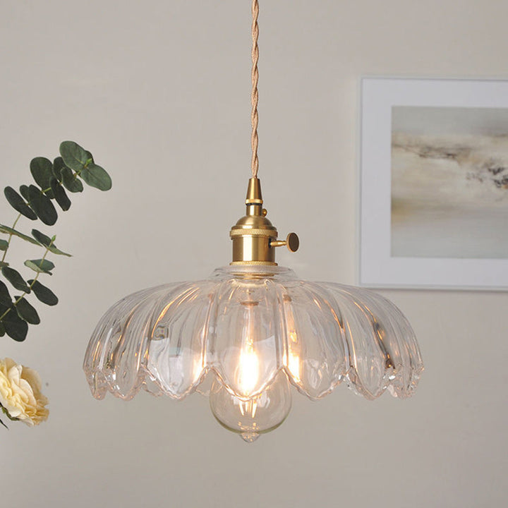 Lampe suspendue vintage en verre et cuivre.  Design romantique, lumière douce et tamisée.  Diamètre 25cm.