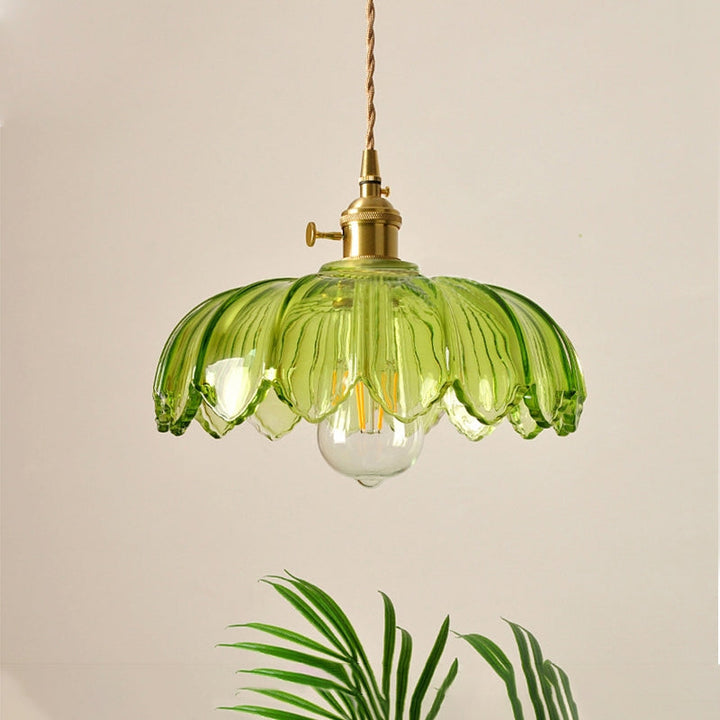Lampe suspendue vintage en verre et cuivre.  Design romantique, lumière douce et tamisée.  Diamètre 25cm.
