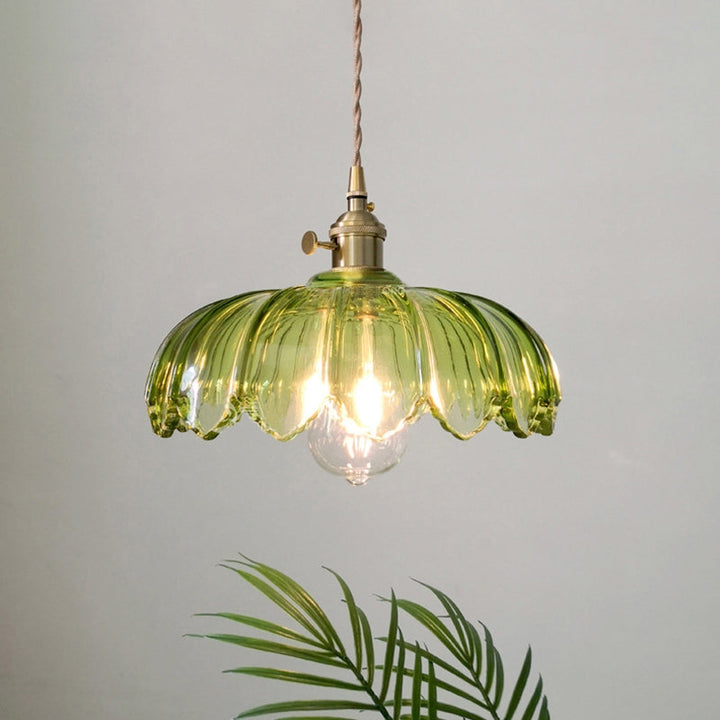 Lampe suspendue vintage en verre et cuivre.  Design romantique, lumière douce et tamisée.  Diamètre 25cm.