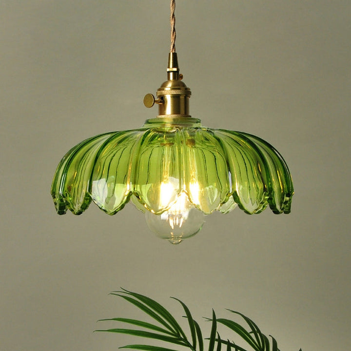 Lampe suspendue vintage en verre et cuivre.  Design romantique, lumière douce et tamisée.  Diamètre 25cm.