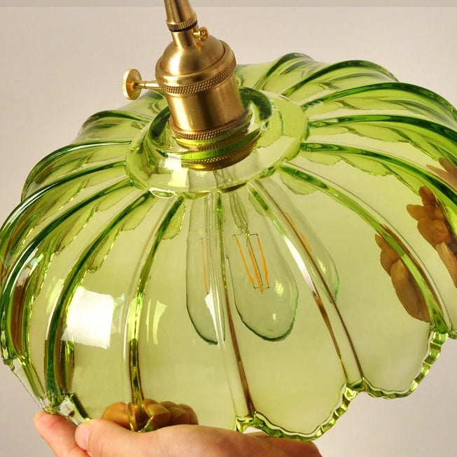 Lampe suspendue vintage en verre et cuivre.  Design romantique, lumière douce et tamisée.  Diamètre 25cm.